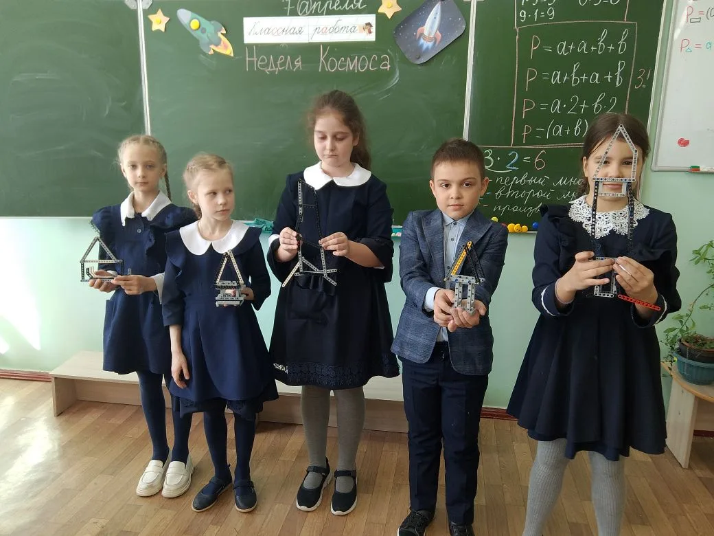 🚀Мастер-класс от "Юных Кулибиных" в честь Дня космонавтики 🚀  Во 2Г классе прошло необычное занятие.