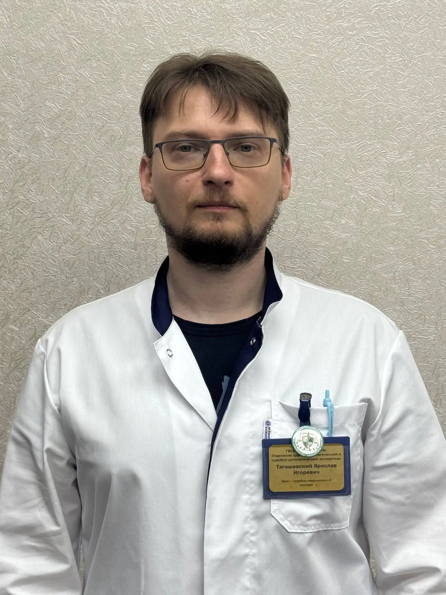Знакомимся с нашими сотрудниками!
 
👨‍⚕Сегодня расскажем вам о самом молодом заведующем нашего Бюро
