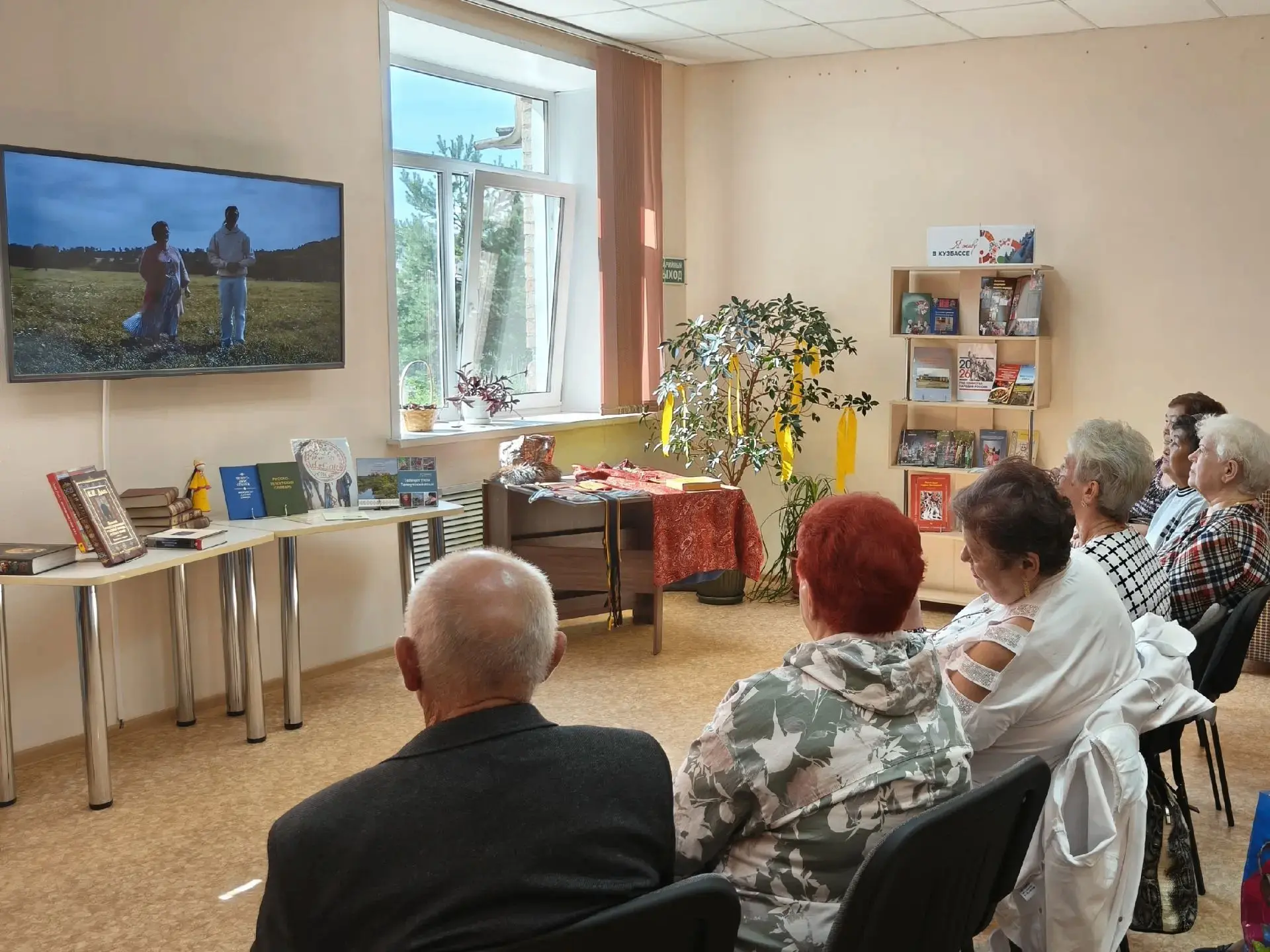 🎉 День языков народов России: урок телеутского языка в библиотеке «Новогородская»!