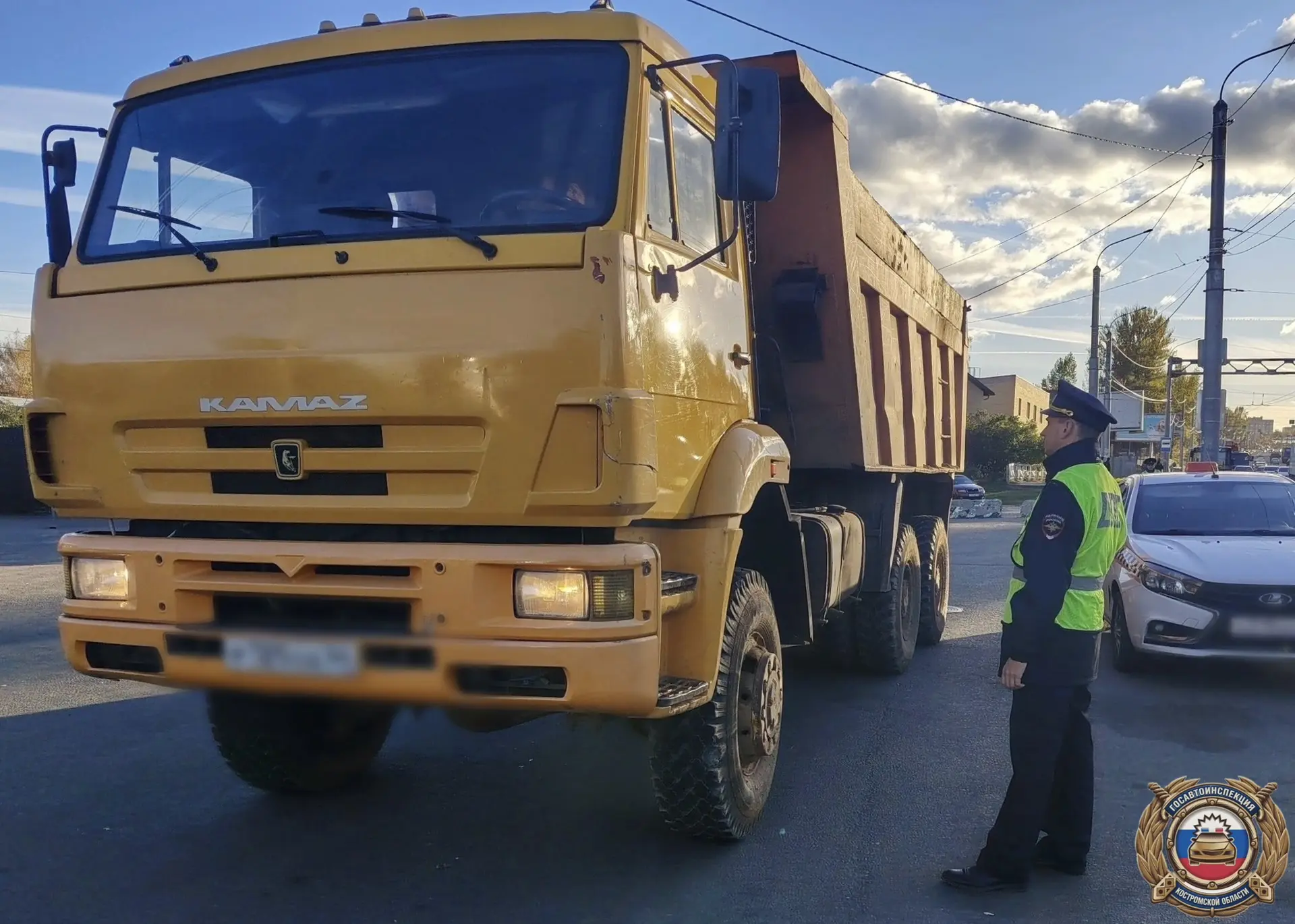 В Костроме автоинспекторы выявили нарушения при проверке эксплуатации грузовых транспор...
