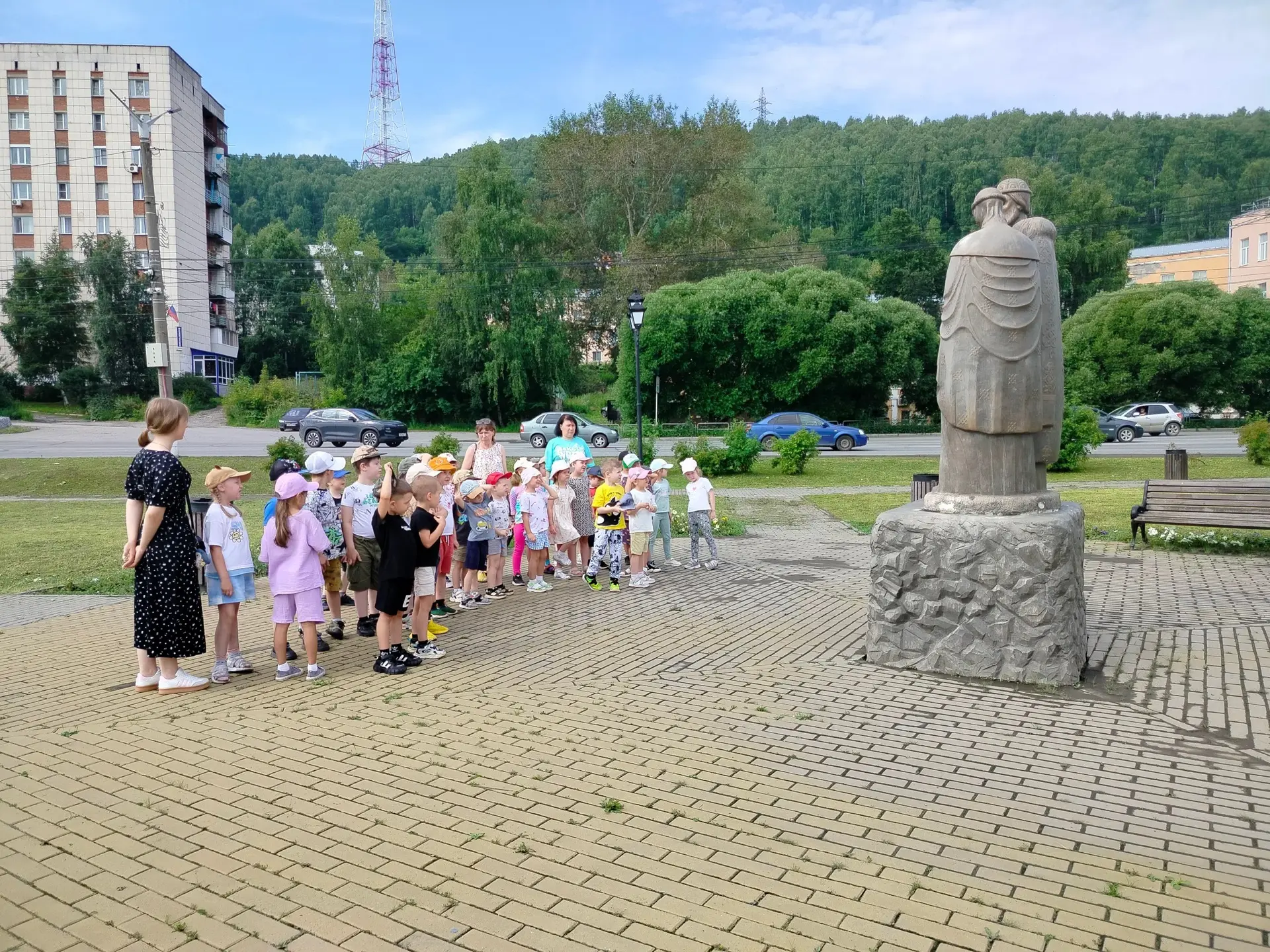 В рамках программы по патриотическому воспитанию и знакомству с достопримечательностями города воспи