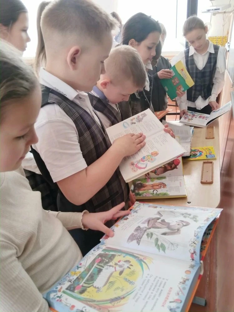 💥"Поэзия - волшебная страна"💥 Под таким названием для учащихся 3 А класса был проведен библиотечный 