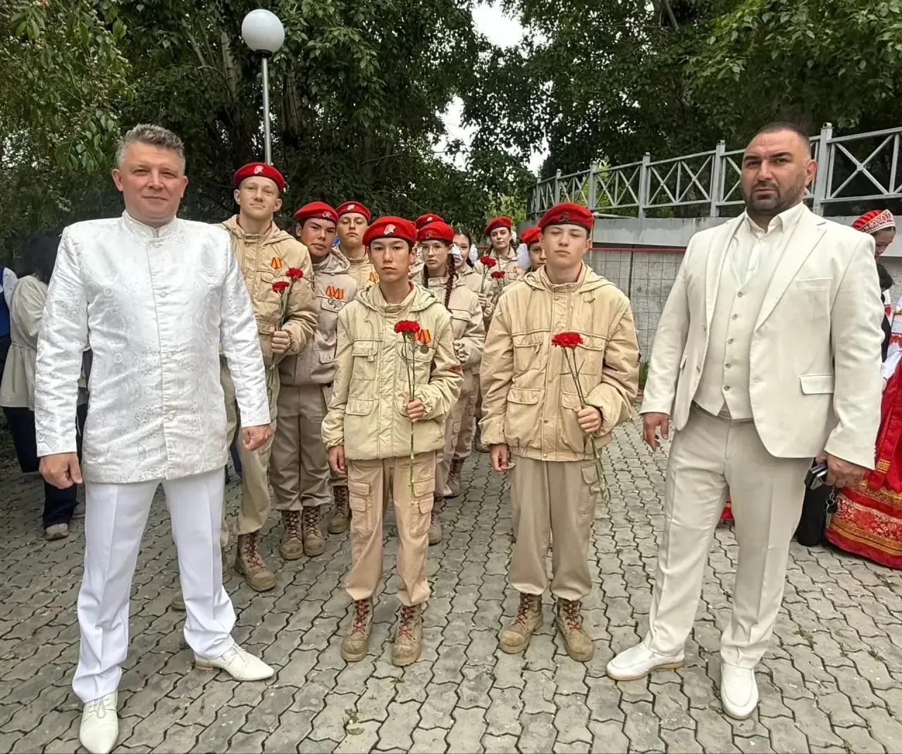 ❤️ Память, объединяющая поколения: юнармейцы города Улан-Удэ в День города почтили память героев 🕊️