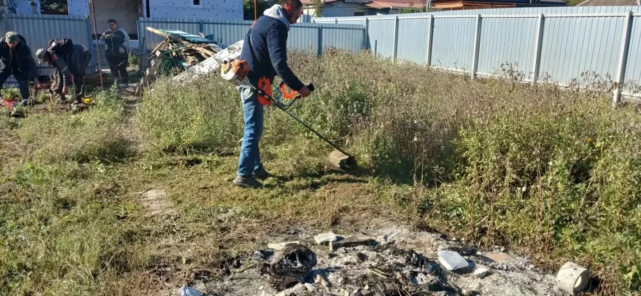 Оказание помощи в покосе сорной растительности семьям участников СВО, пер. Есенина, ул....
