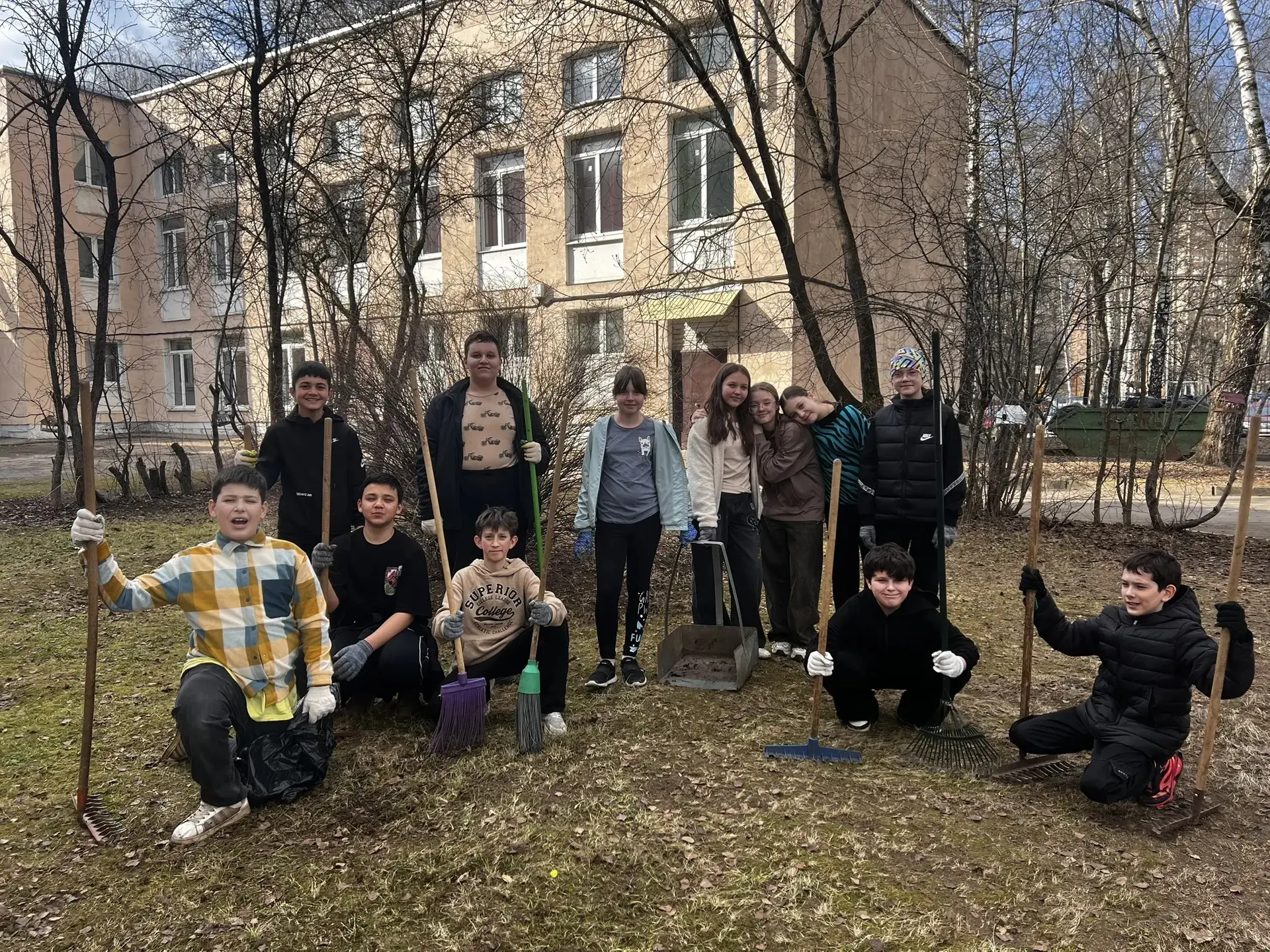 🌿В рамках Всероссийской акции «Зелёная весна» и в честь Всемирного дня Земли старшеклассники нашей ш