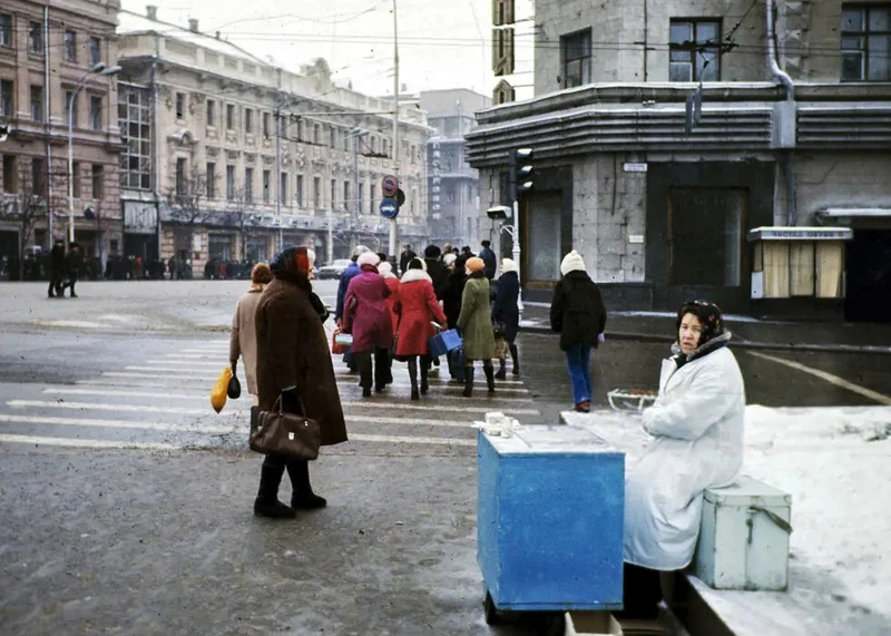 Шок для иностранцев

Москва, сегодня Центральный административный округ

Декабрь 1974 года

Не слишк