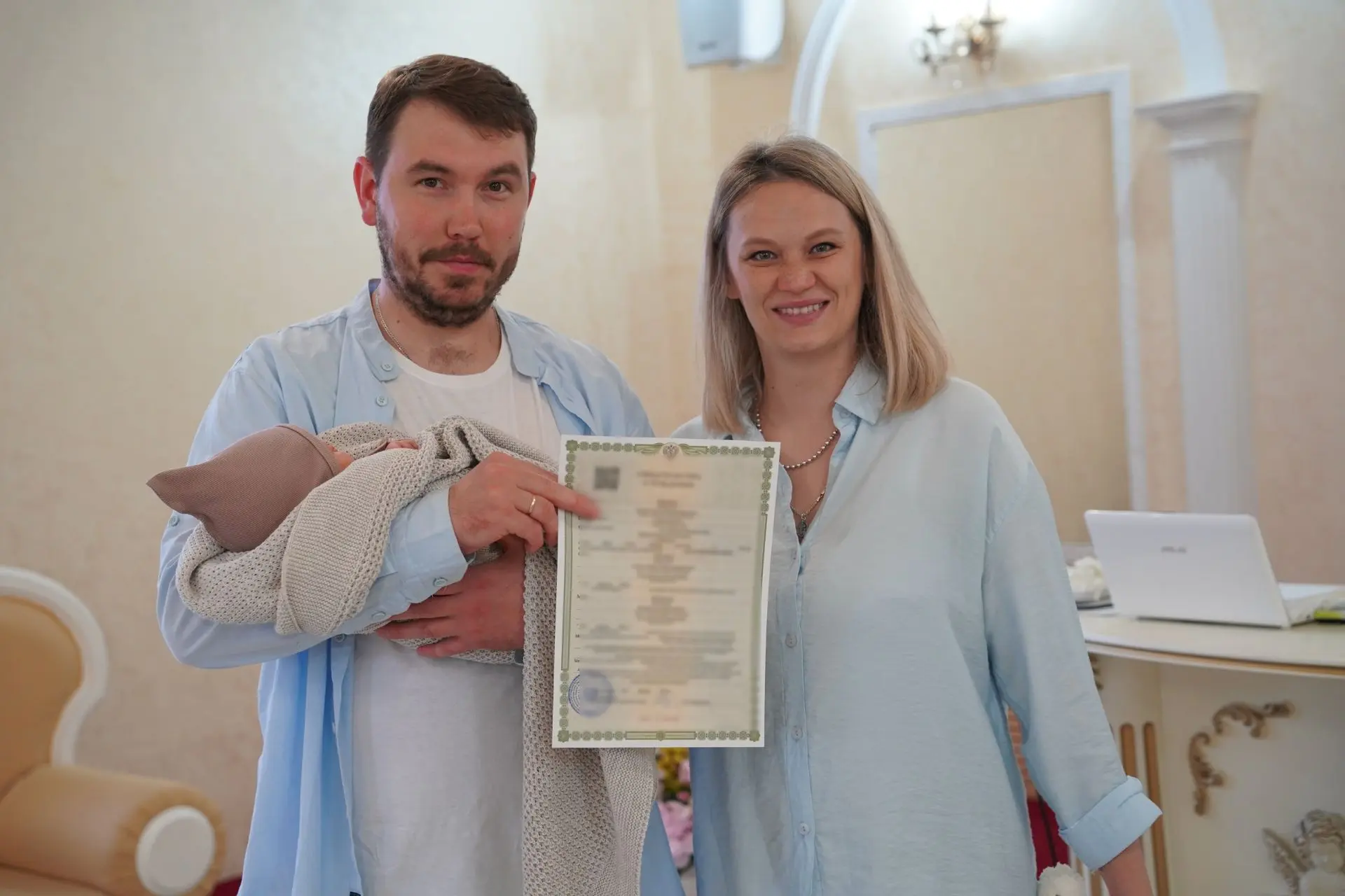 100 лучик счастья!
В отделе ЗАГС торжественно зарегистрировали рождение сотого ребёнка с начала года