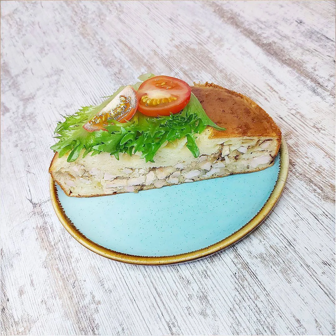 ⚜️Пирог с курицей⚜️⁣⁣⠀
⁣⁣⠀
250 мл. Молока⁣⁣⠀
180 гр. муки⁣⁣⠀
1 яйцо С1⁣⁣⠀
400 гр. курицы⁣⁣⠀
1 лукови