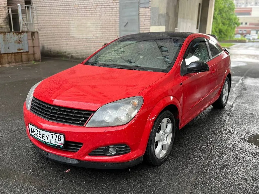 Opel Astra GTC 
1.8 МКПП 2005 год

На полном ходу. На надежном 1,8 без фазиков. Пороги и дно целые, 