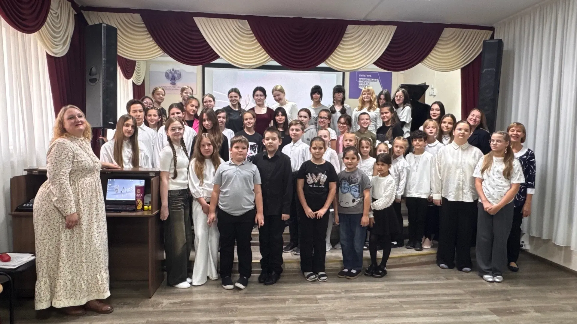 ✨🎶3 октября в стенах Детской школы искусств было особенно шумно и радостно. Гостеприим...