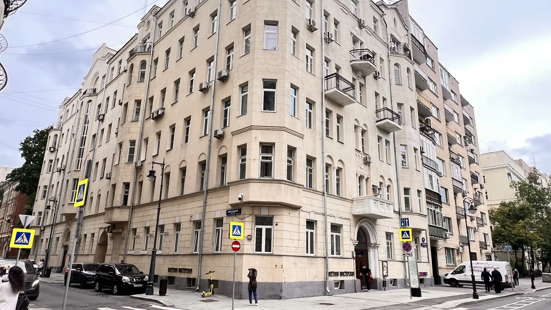 Дома на Патриках 🔥🔥🔥

Сегодня прогулялась после работы на Патриках