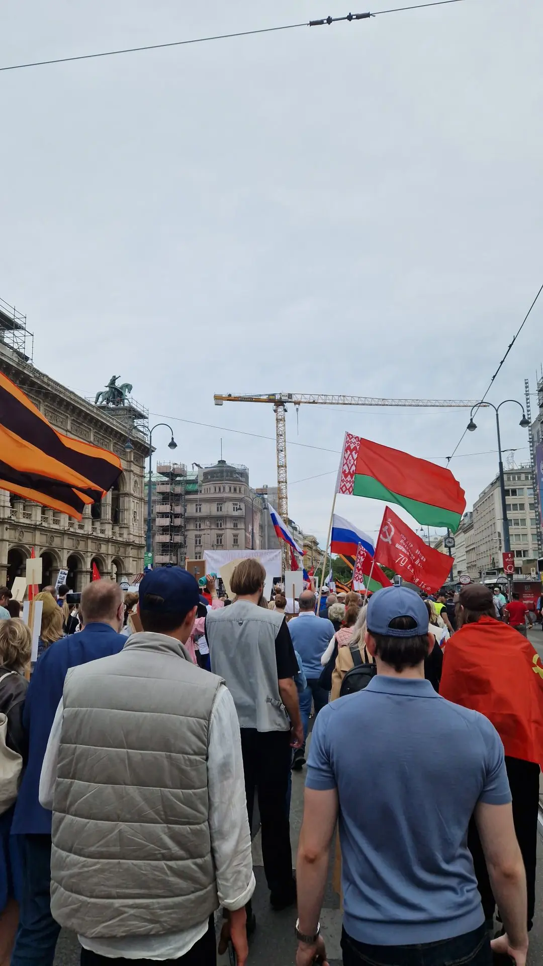 Друзья, выкладываю запоздалые фото с участия в шествии бессмертного полка в городе Вена