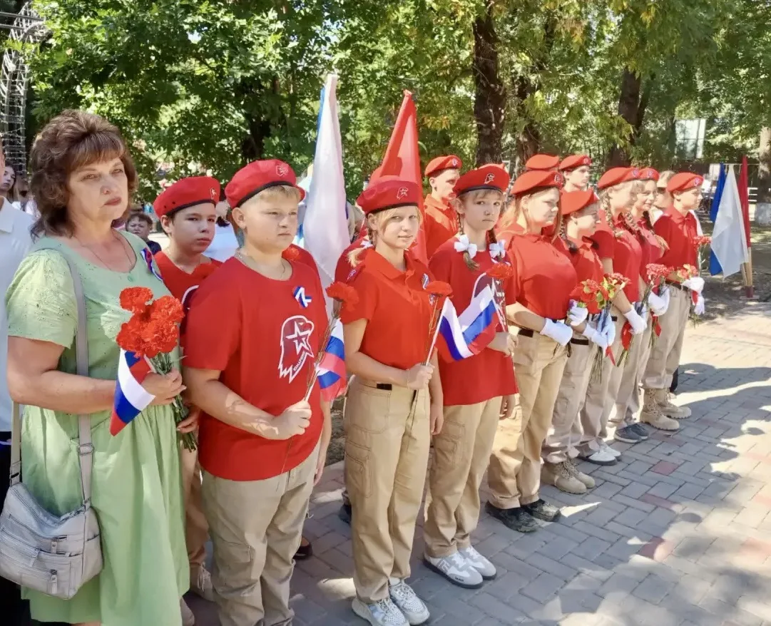 🕊Символическая связь поколений защитников Отечества!