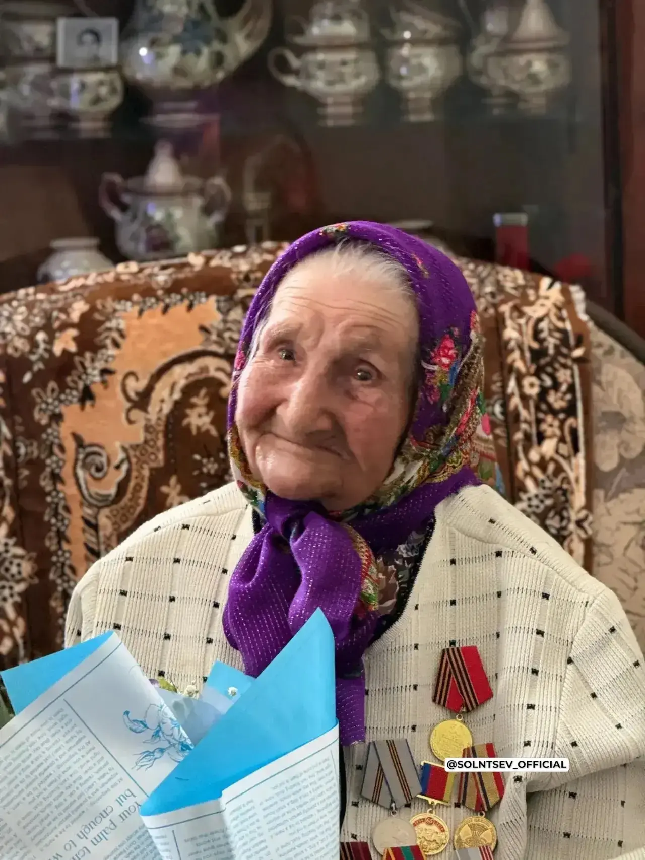 🎉 Вековой юбилей и гражданский долг: столетние избирательницы Оренбуржья голосуют