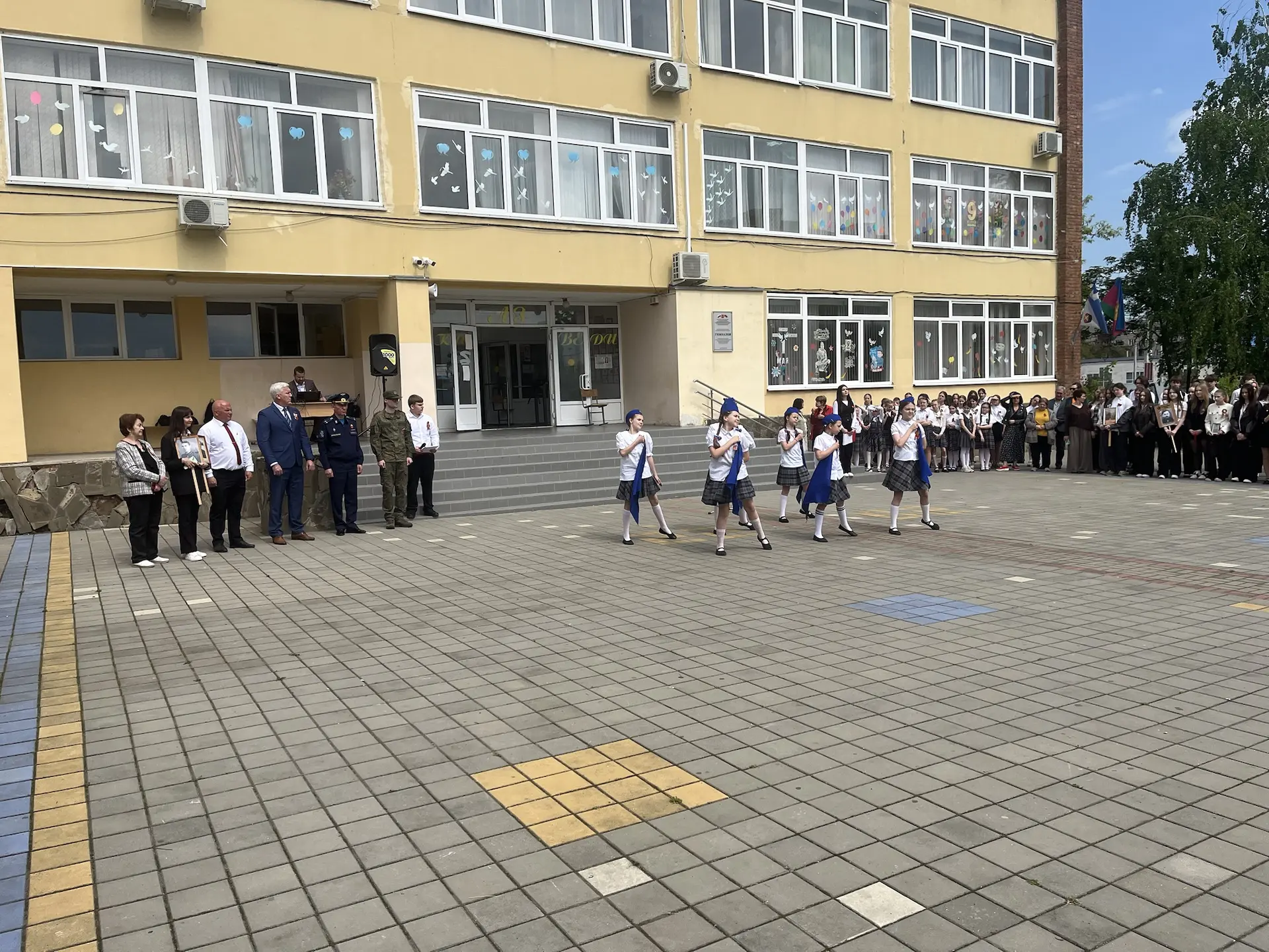 🇷🇺 Сегодня в гимназии прошла торжественная линейка, посвященная Дню Победы в Великой Отечественной в