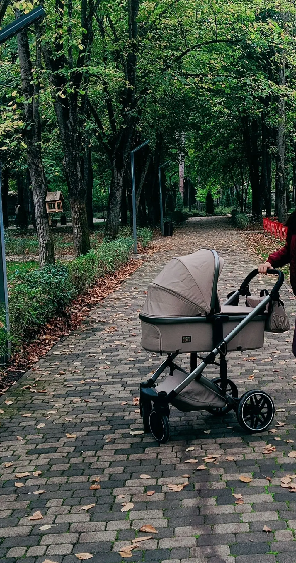 Продам коляску фирмы Luxmom. В отличном состоянии,  удобные, маневренные колеса, удобно...