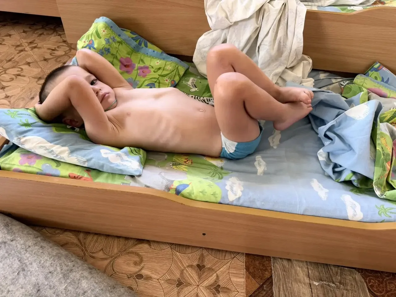 После дневного сна в ясельной группе «Ягодка» дети с удовольствием выполняют гимнастику пробуждения.