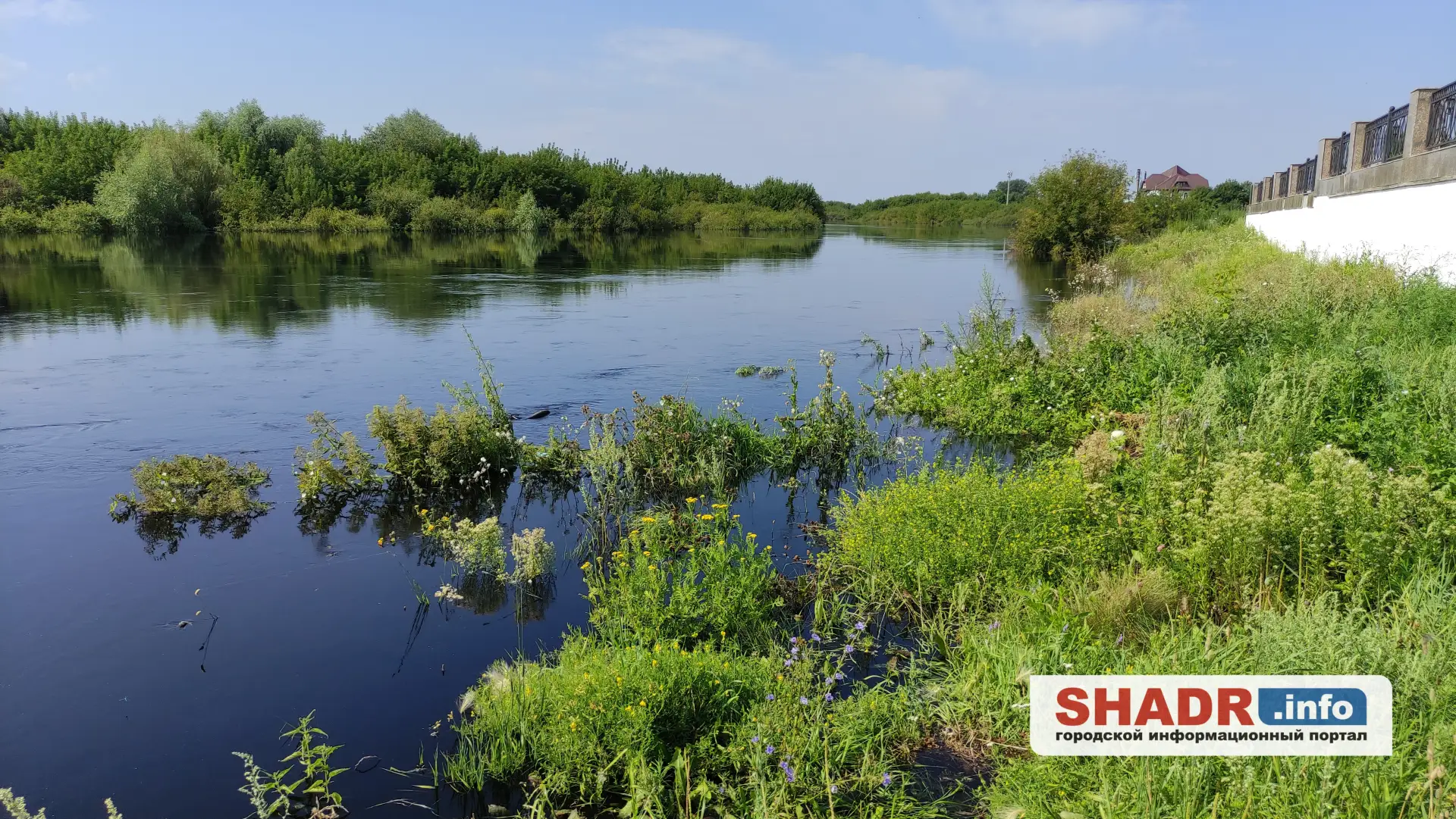 В Шадринске уровень воды в реке Исеть постепенно спадает
