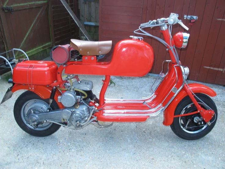 1957 Lambretta 150 D, 10-дюймовые колеса и литиевая передняя ступица.