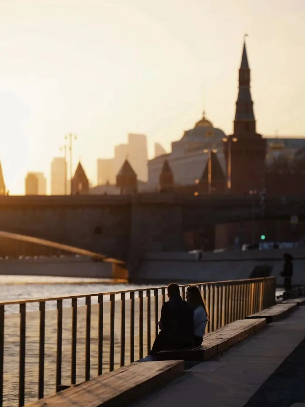 Рассвет в столице — настоящее произведение искусства 🌅
