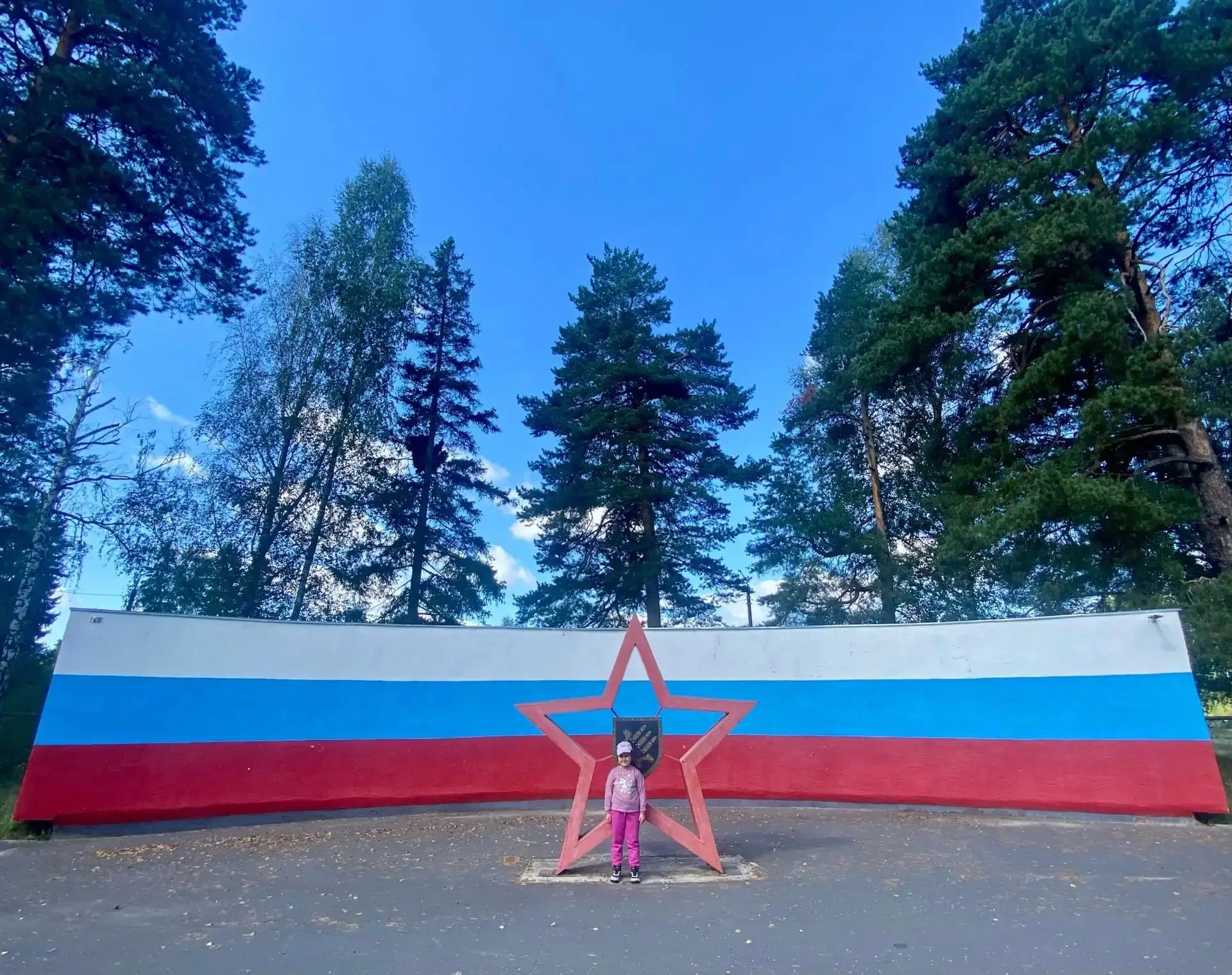 Ещё одна участница фотоконкурса "Белый, синий, красный - самый красивый"!