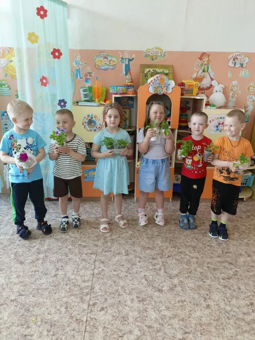 «Украшаем вместе — делаем мир красивее!»
 
В нашем детском саду с большим успехом прошла акция «Укра