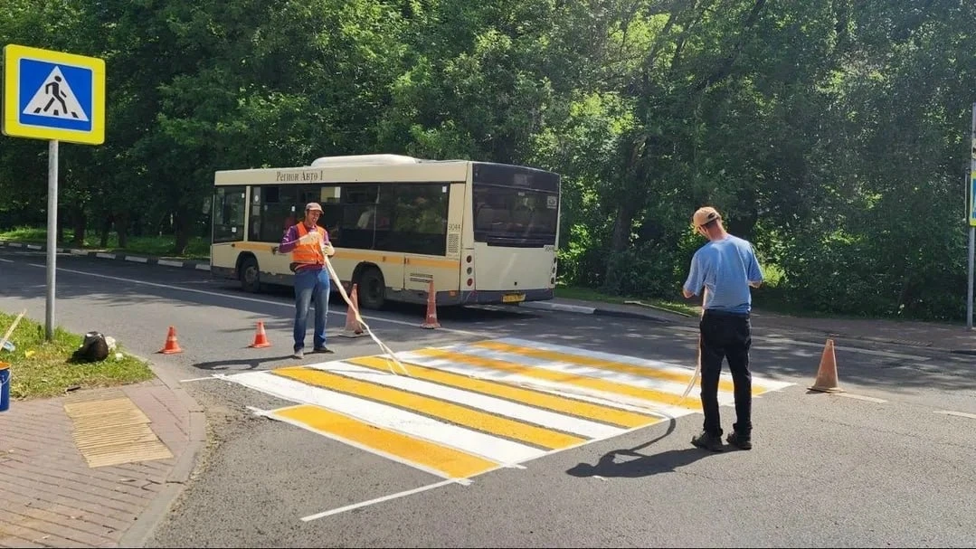 🚦Пешеходные «зебры», которые сейчас массово обновляют в Химках - со световым эффектом