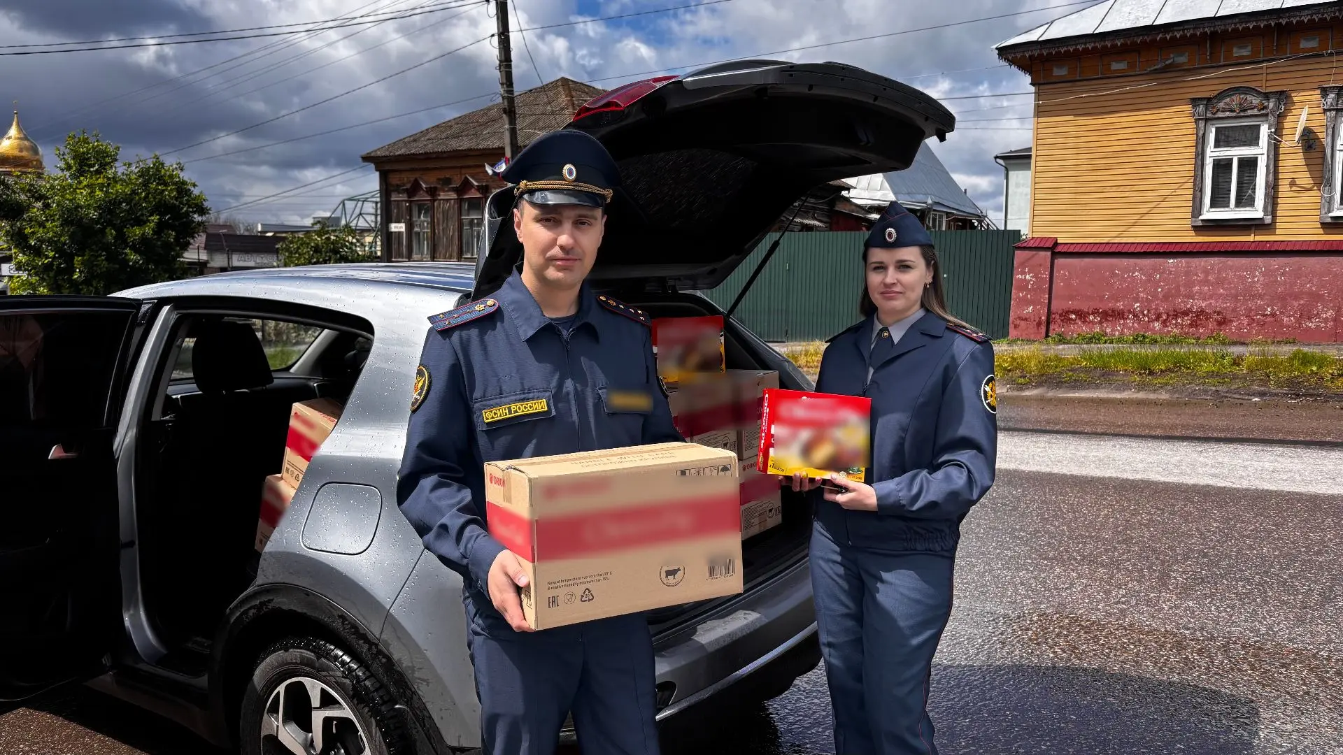 Сотрудники ЛИУ-6 поздравили детей с ограниченными возможностями с Днём защиты детей