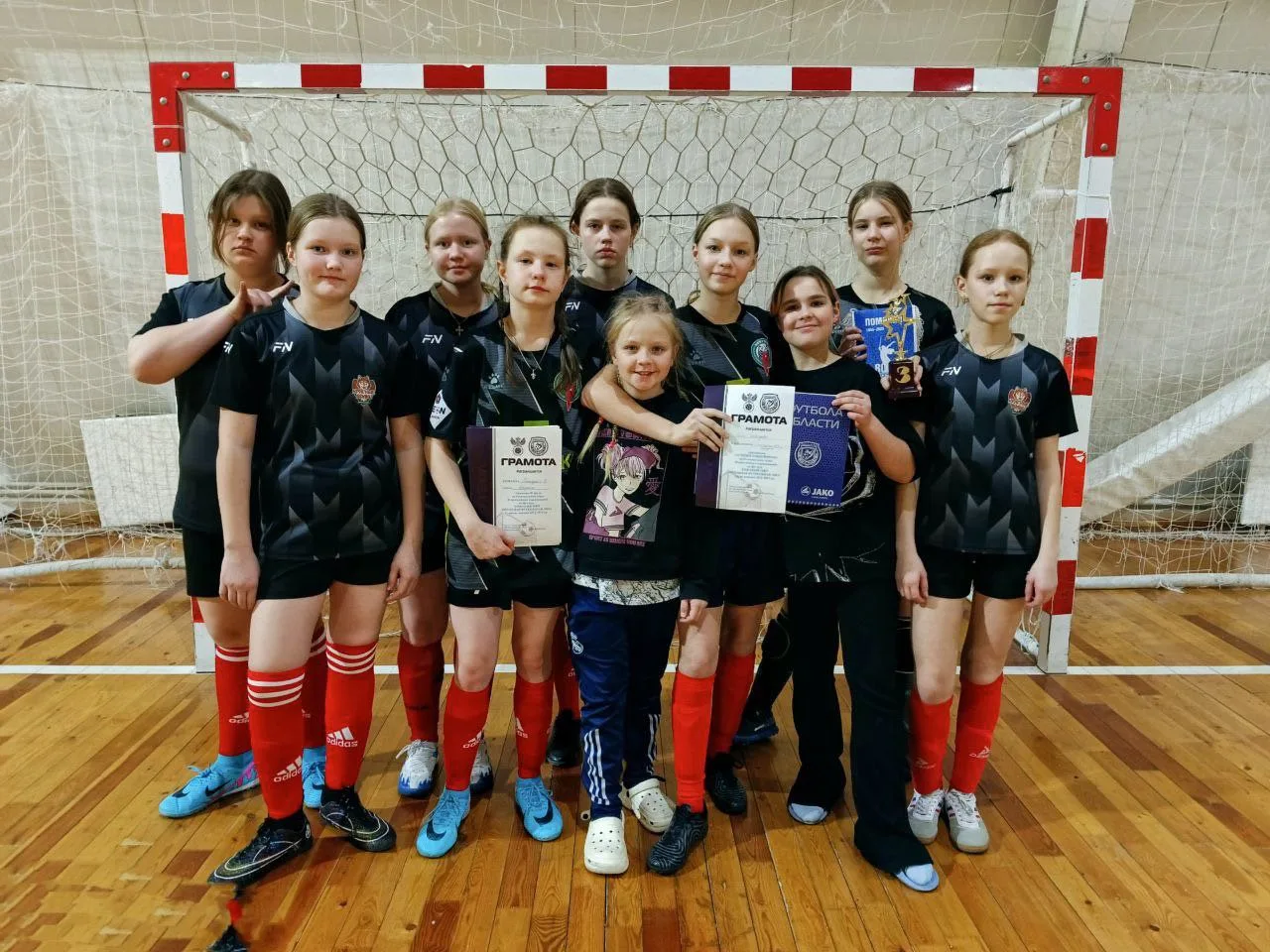 Сегодня в Саянске завершился областной этап Всероссийских соревнований "Кожаный мяч-ШМФЛ" по футзалу