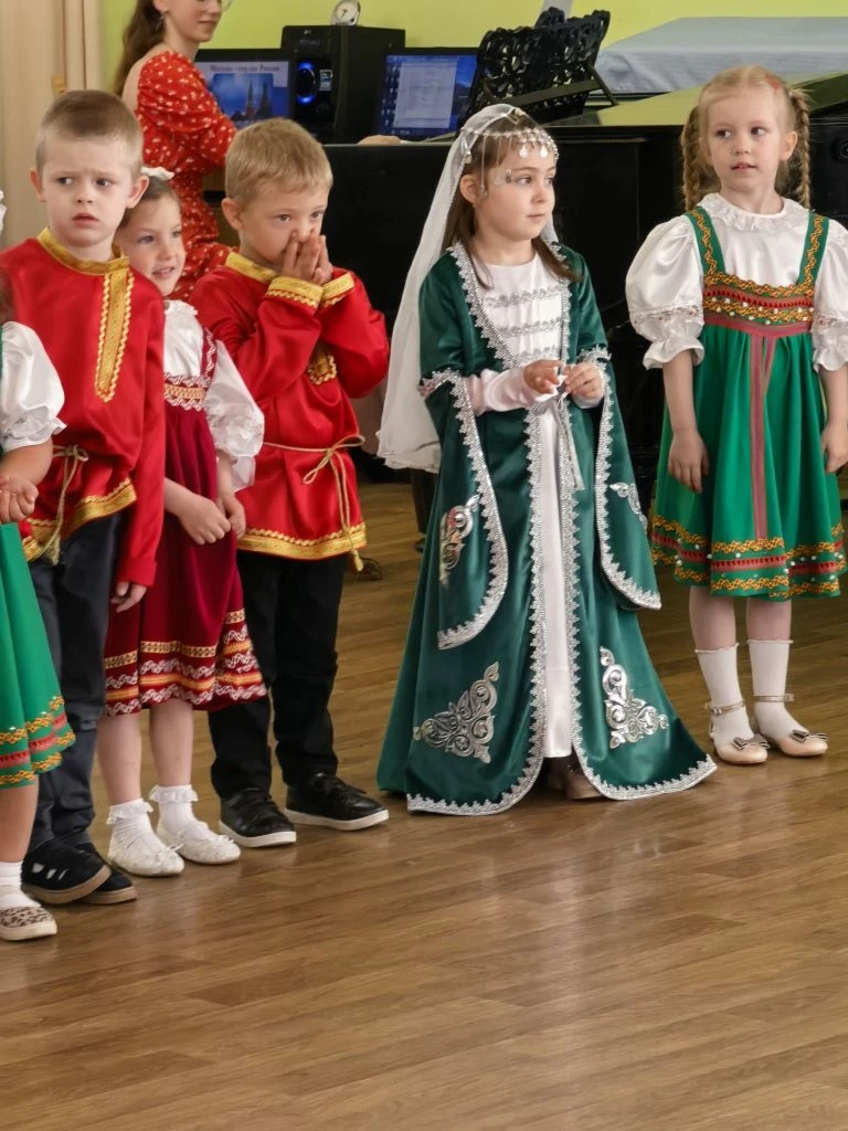 Лети, лети, лепесток! 🇷🇺

Сегодня в детском саду №18, в группе №2 прошло весёлое и познавательное 