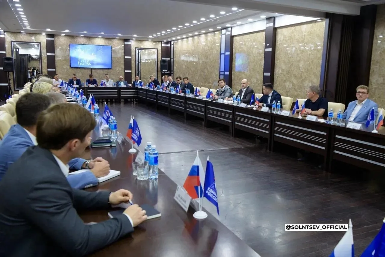 Депутаты горсовета города Бузулука Александр Шубин и Павел Такмаков приняли участие во встрече губер