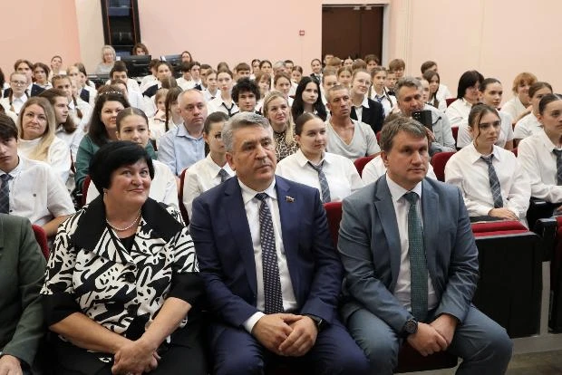 Ректор ВГМУ на открытии медицинского класса