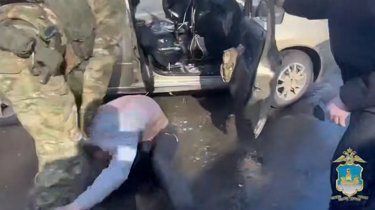 В Костромской области перехватили крупную партию синтетических наркотиков 🚔  На трассе в регионе опе