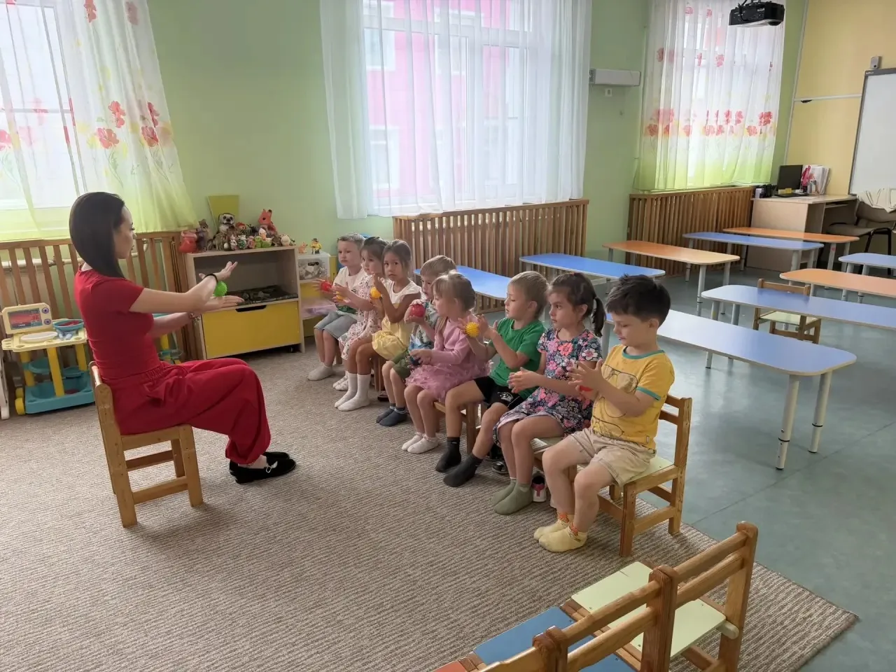 После дневного сна ребят ждала весёлая и полезная гимнастика! ☀️