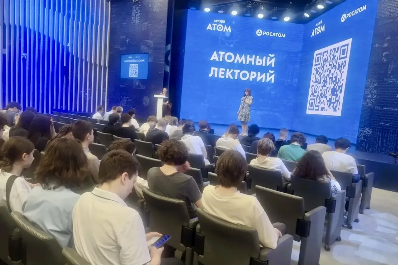 🧪 За наукой — на ВДНХ! 🚀  Учащиеся 10 "А" инженерного класса посетили Атомный лекторий на ВДНХ — и э