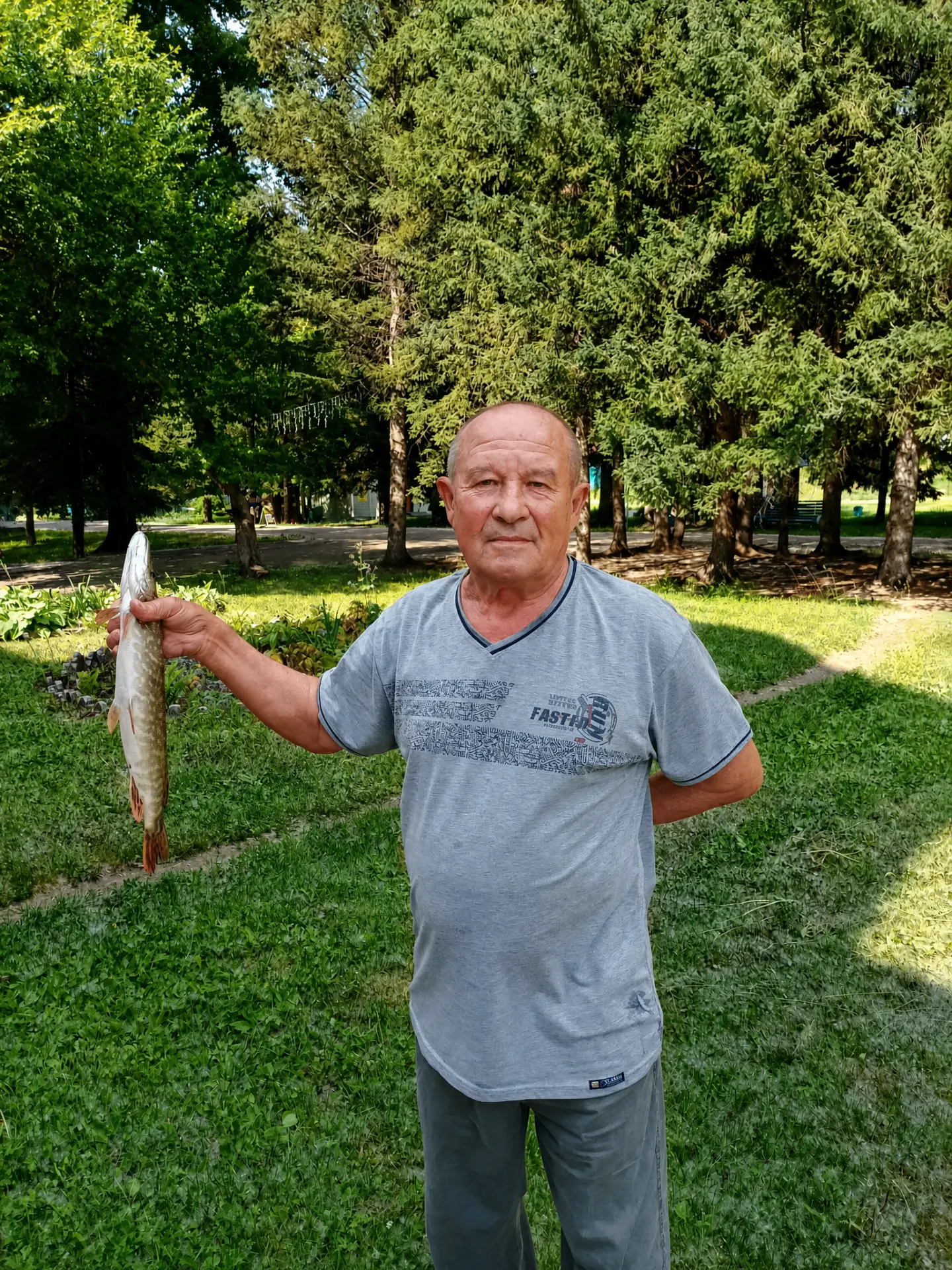 Когда приехал в санаторий подлечить здоровье, но рыбацкий азарт взял своё! 😉

Виктор Николаевич у н