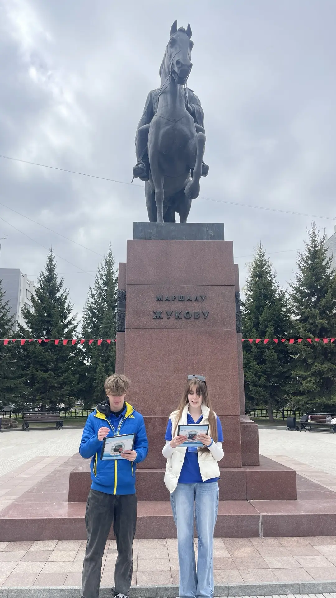 У наших активистов ученического самоуправления вчера был марш-бросок по нашему городу.