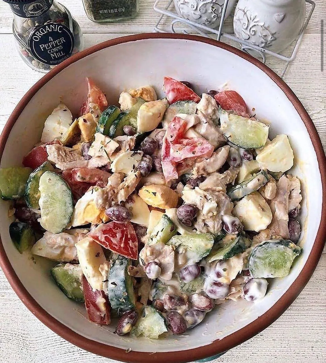 Салат с куриной грудкой и фасолью