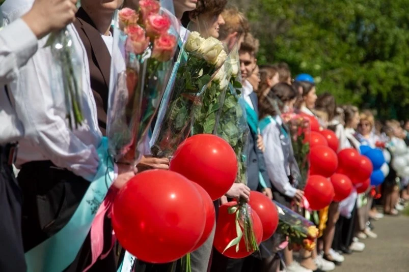 🏫 В среднем от 12 до 20 тысяч рублей: приморцы рассказали о тратах на выпускной своих детей  В Примо