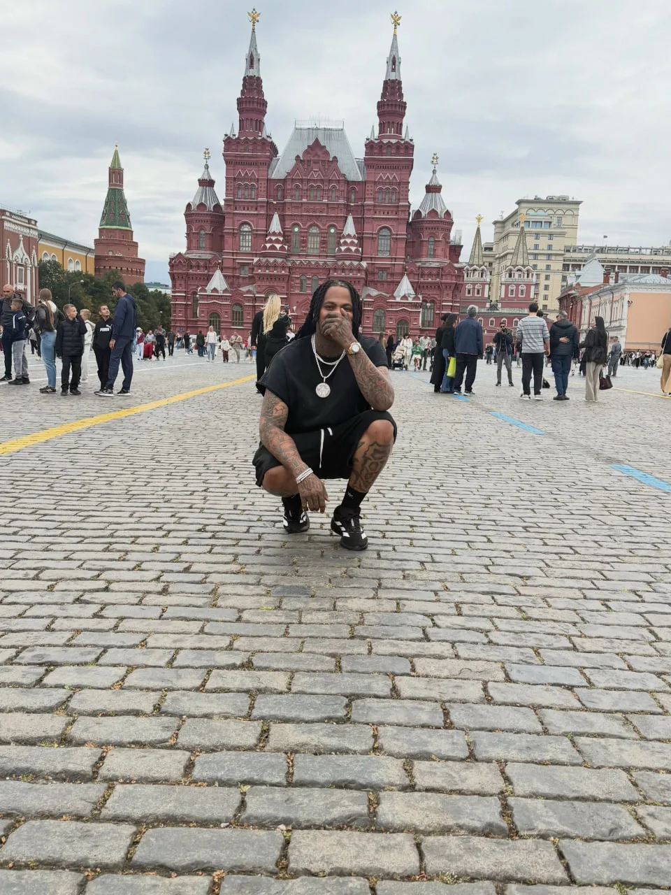 Waka Flocka Flame опубликовал в соцсетях фото с узнаваемой Красной площадью в Москве и ...