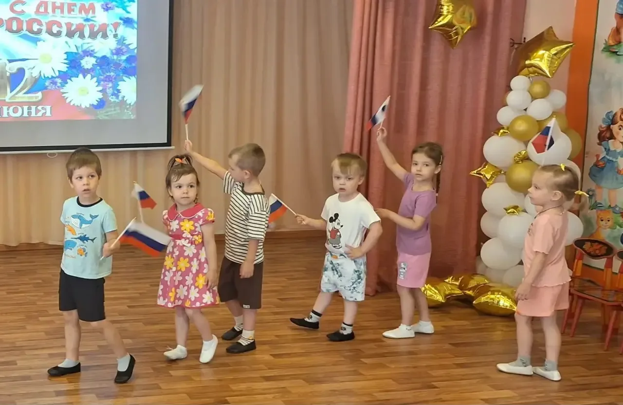 12 июня вся наша страна будет отмечать большой праздник - День нашей Родины, нашей любимой России!
Д