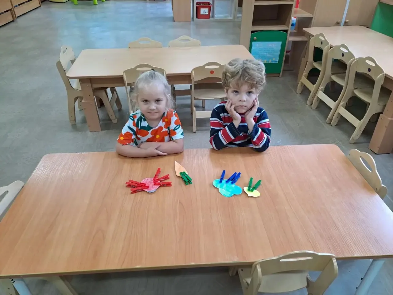 Прищепки используются в работе с детьми дошкольного возраста для: