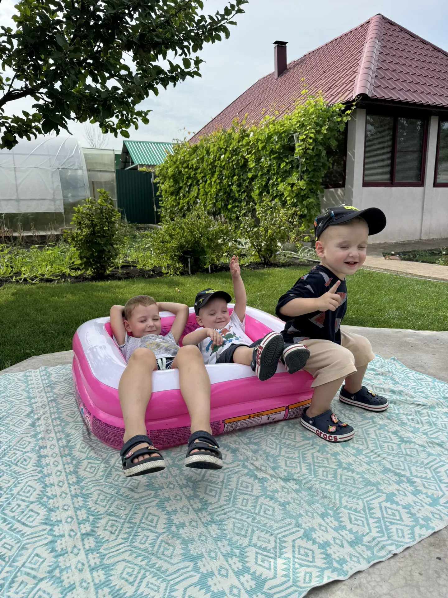 Увезла детей на передышку…🏠☀️
*или себя на передышку 

Всего на день, потому что завтра нужно снова