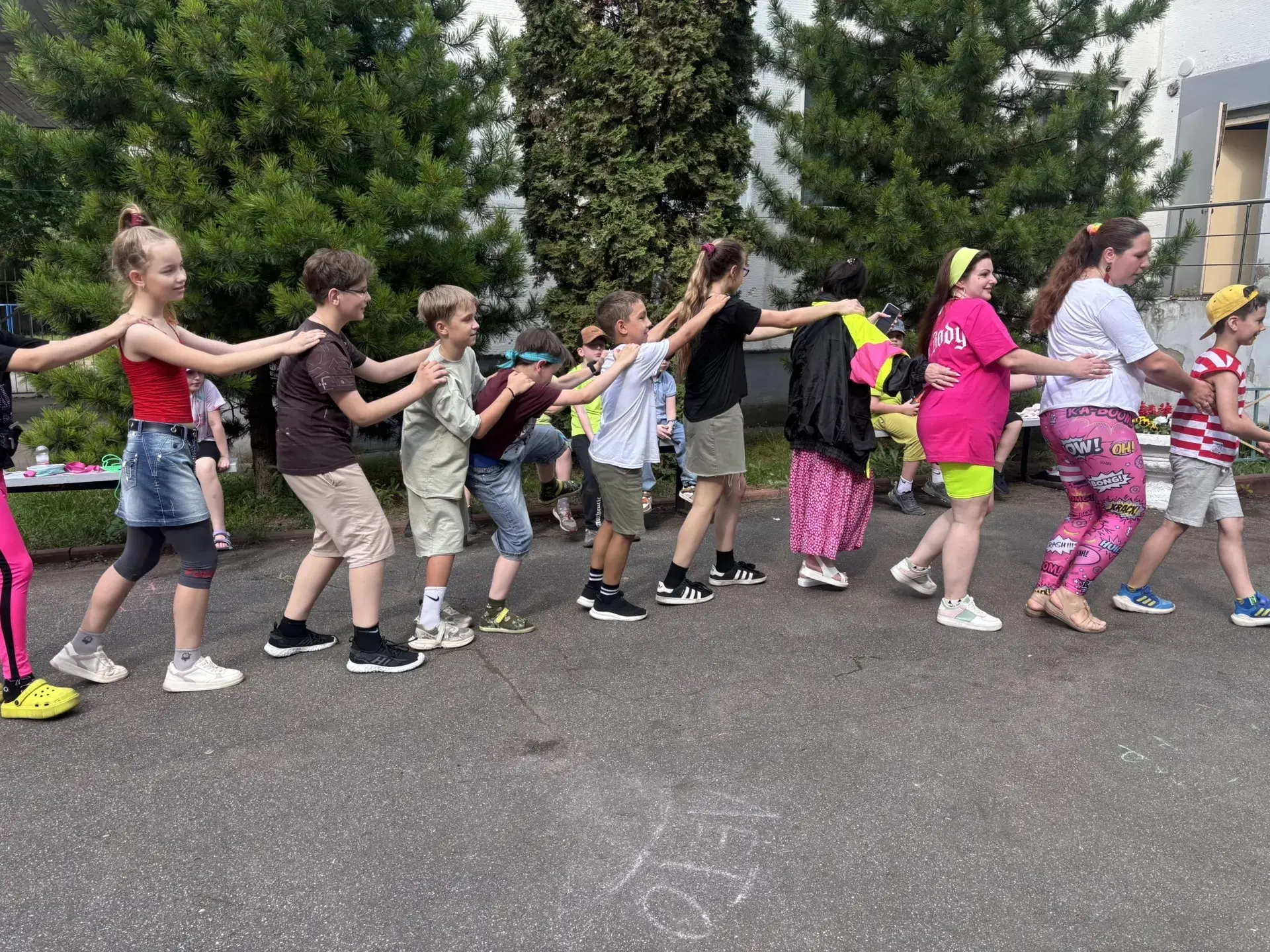 День в лагере получился ярким во всех смыслах!

☀️ Утро начали с бодрой зарядки и традиционной линей