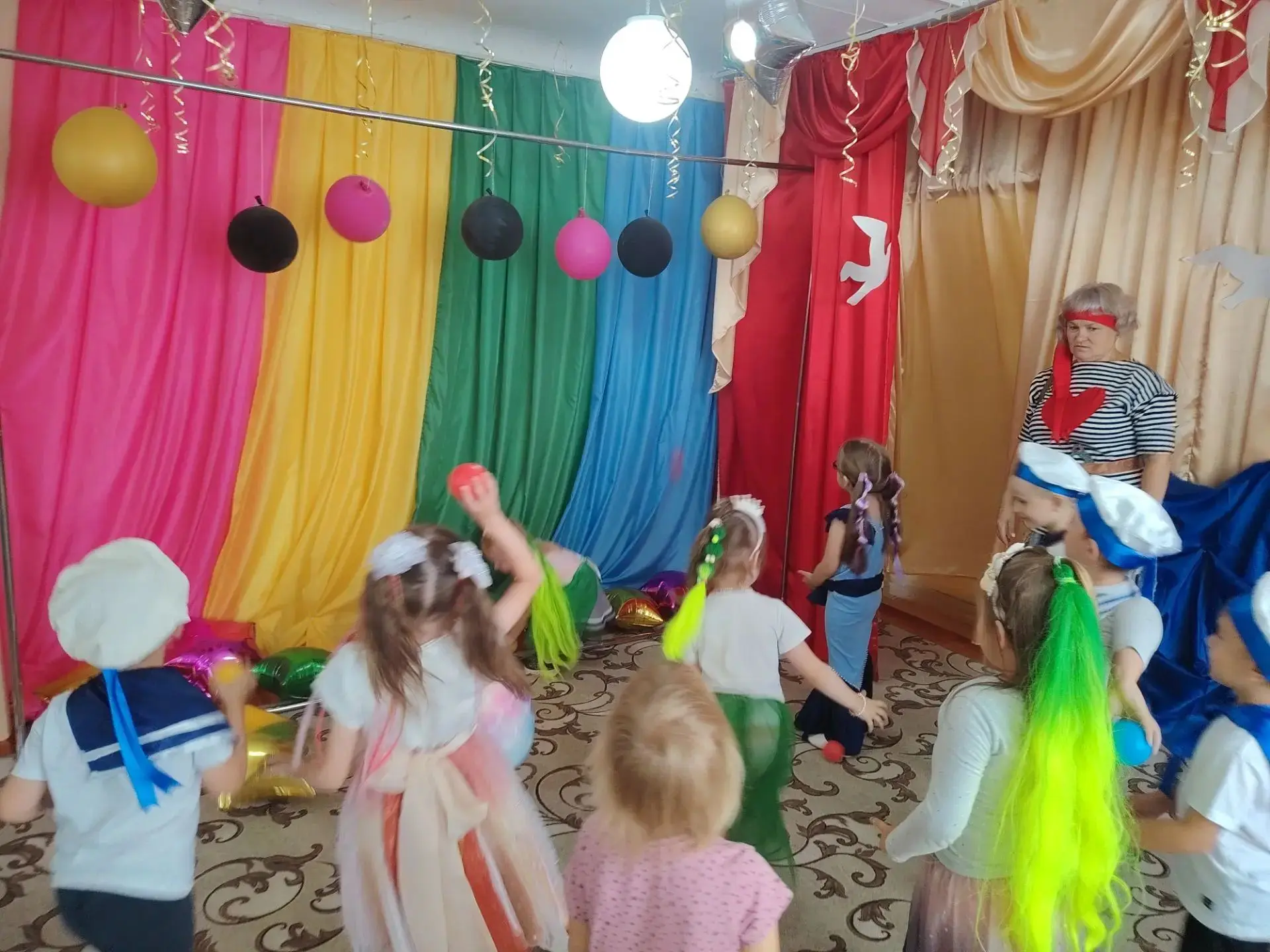 В нашем детском саду прошёл  праздник - День Нептуна. В гости к детям  пришла морская разбойница Джо