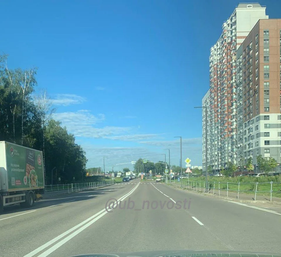 Разметку ночью нарисовали везде

Доброе утро, Битца!