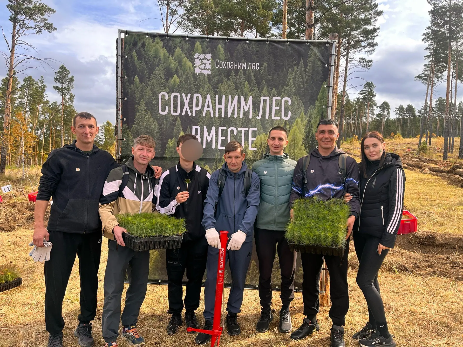 🌲 «Сохраним лес» вместе: волонтеры центра «Воля» на главной площадке акции
