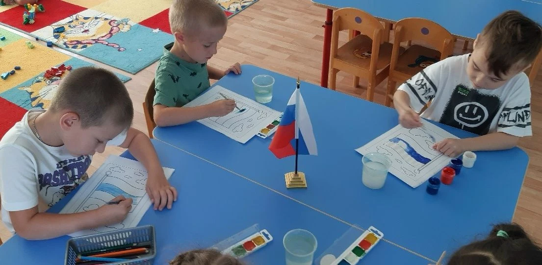 ТРИ ЦВЕТА РОДИНЫ