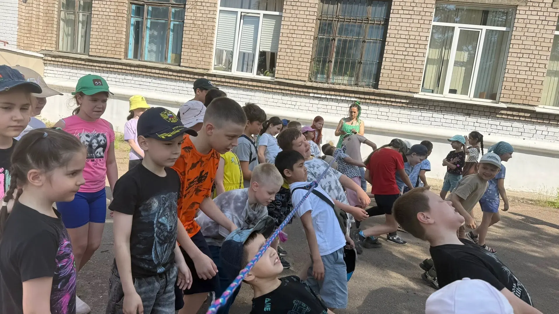 ☀️Будни пришкольного лагеря «Солнышко»☀️

Как провести жаркий летний день с максимальной пользой? Во