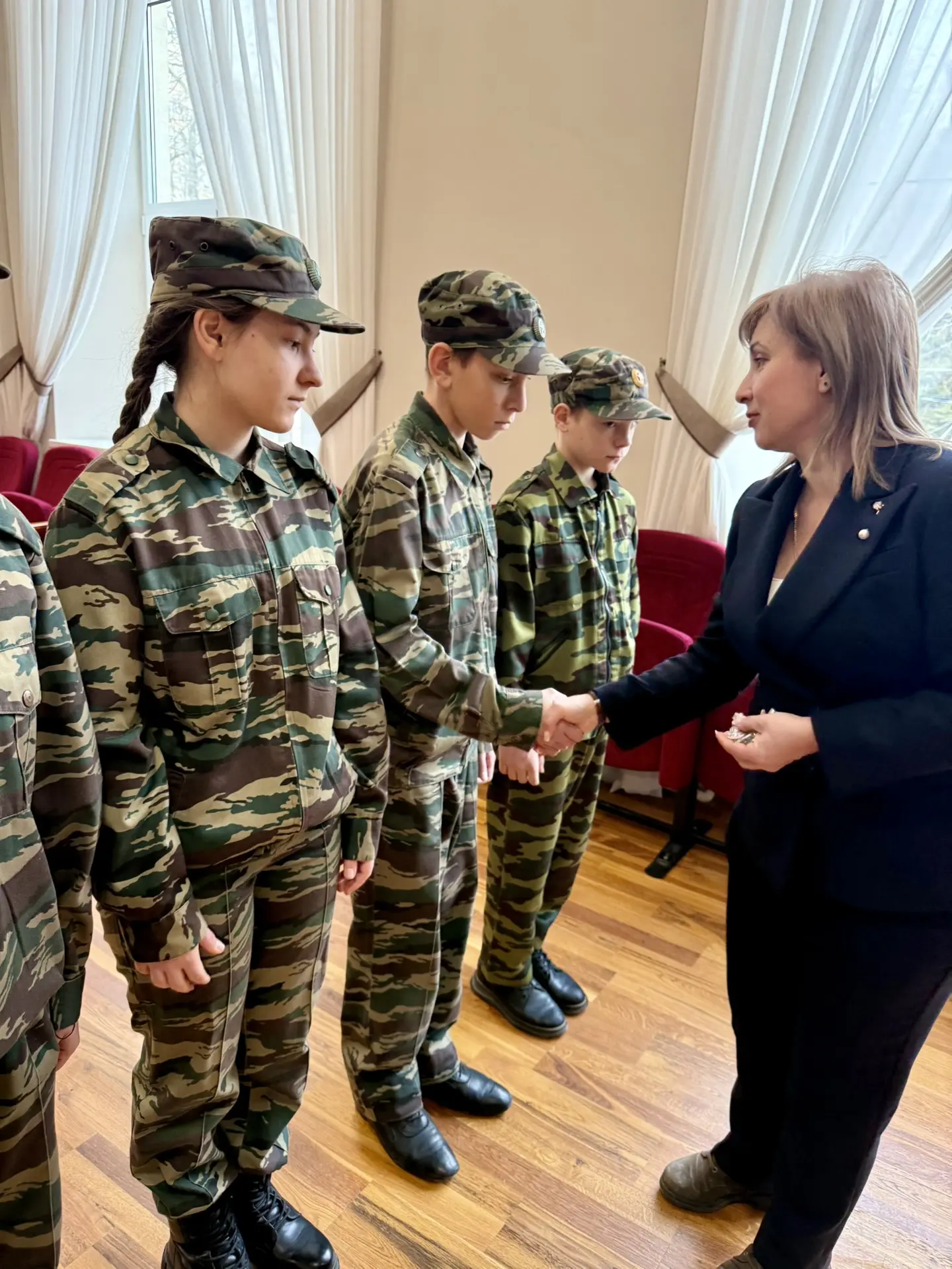 Сегодня в нашей гимназии состоялась торжественная церемония вступления в ряды Юнармии! 🌟 25 школьник